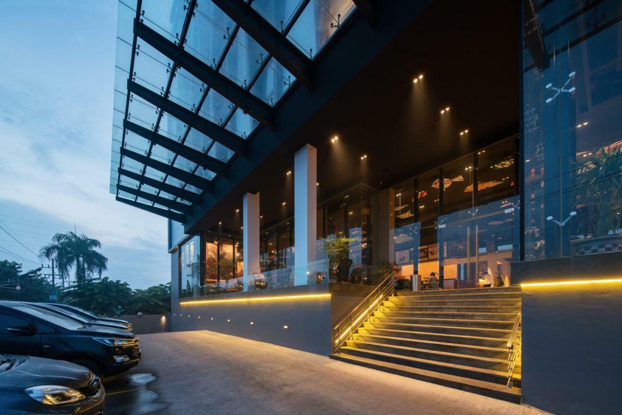 Luminor Hotel Airport Sidoarjo By Wh , Best Choice And Strategic Location With A Rooftop Area In Town Esterno foto