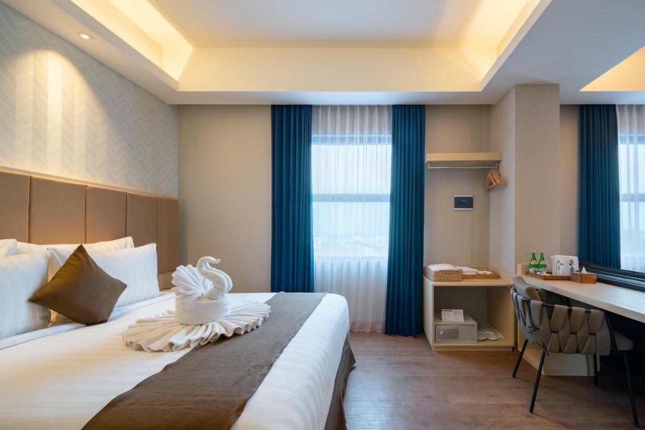 Luminor Hotel Airport Sidoarjo By Wh , Best Choice And Strategic Location With A Rooftop Area In Town Esterno foto