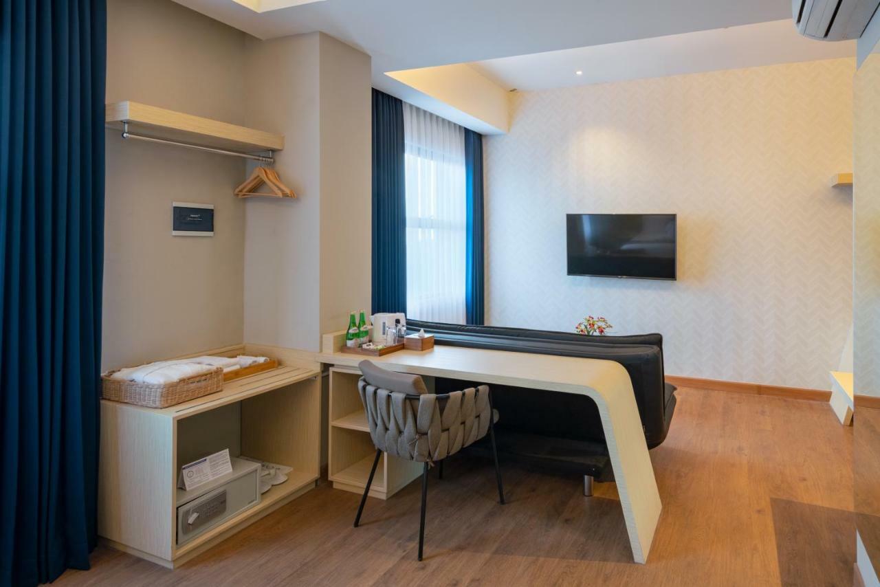 Luminor Hotel Airport Sidoarjo By Wh , Best Choice And Strategic Location With A Rooftop Area In Town Esterno foto